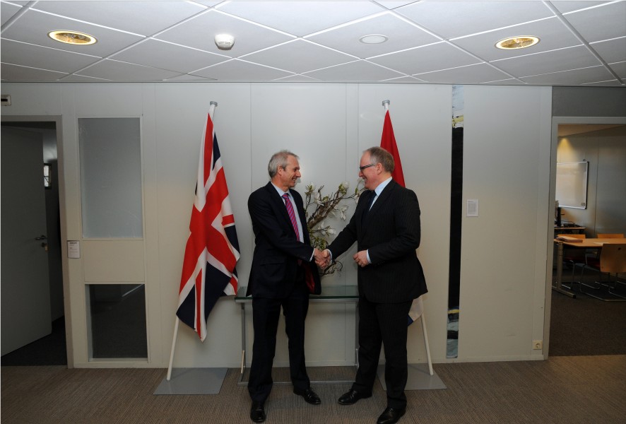 130205 Lidington Britse M Europese Zaken bij Timmermans 0611 (12478098984)