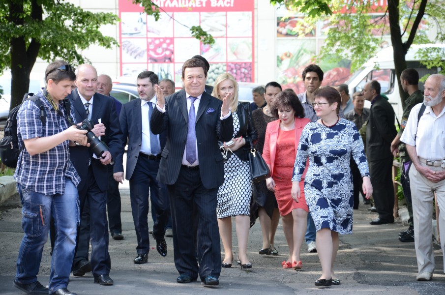 2015-05-28. Последний звонок в 47 школе Донецка 035