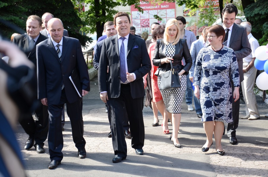 2015-05-28. Последний звонок в 47 школе Донецка 037