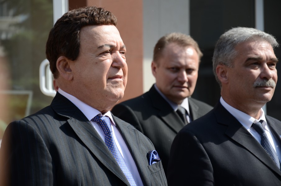 2015-05-28. Последний звонок в 47 школе Донецка 042