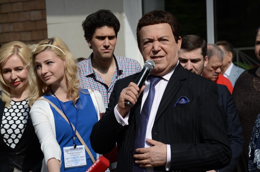 2015-05-28. Последний звонок в 47 школе Донецка 048