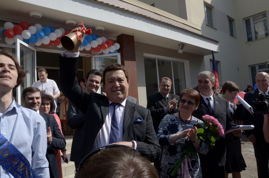 2015-05-28. Последний звонок в 47 школе Донецка 079