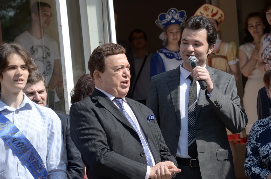 2015-05-28. Последний звонок в 47 школе Донецка 092