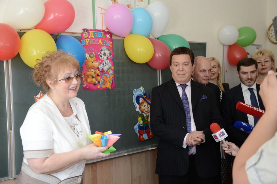 2015-05-28. Последний звонок в 47 школе Донецка 119