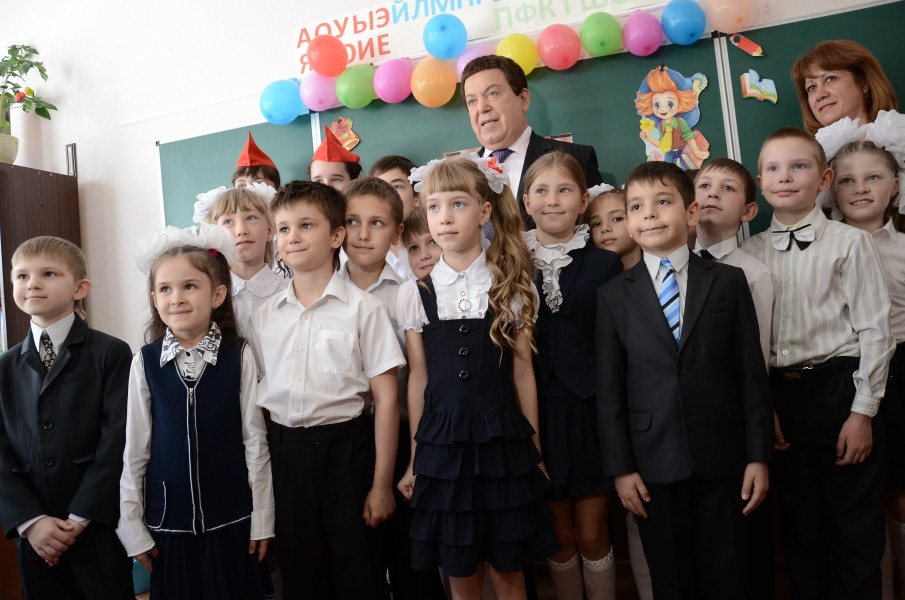 2015-05-28. Последний звонок в 47 школе Донецка 144