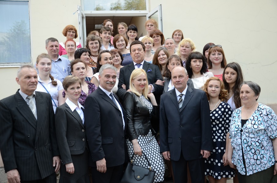2015-05-28. Последний звонок в 47 школе Донецка 180