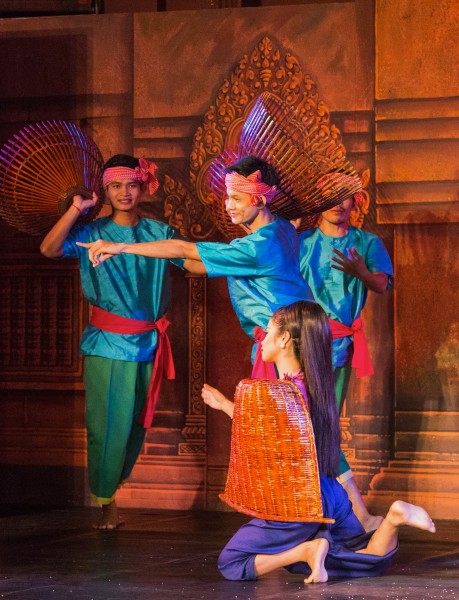 2016 Phnom Penh, Tradycyjny Kambodżański Pokaz Tańca (052)