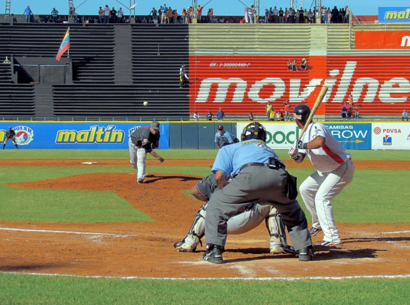 2 Aguilas del Zulia vs Leones del Caracas 21-12-2011
