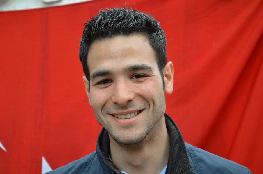 72d4f Çınar Ayden, Hannoveraner und deutsch-türkischer Maschinenbau-Ingenieur, hier auf der Mahnwache am Klagesmarkt in Hannover zu den Protesten in der Türkei 2013