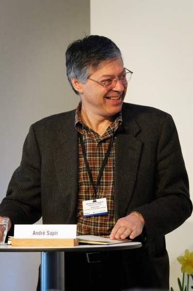 Andre Sapir fran fran Universite Libre i Bryssel talar vid globaliseringsmotet i Riksgransen 2008-04-09