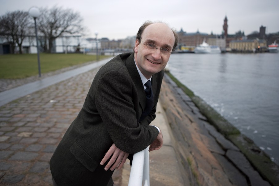 Andrew Manze