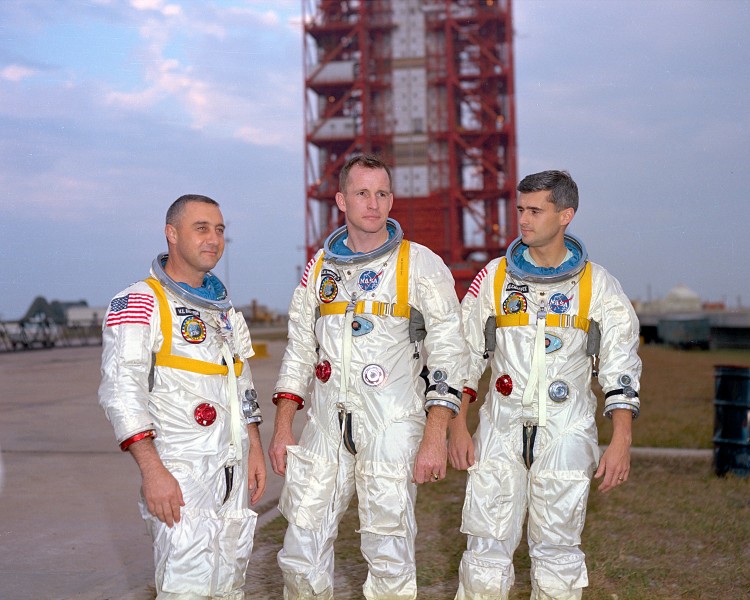 Apollo1-Crew 01