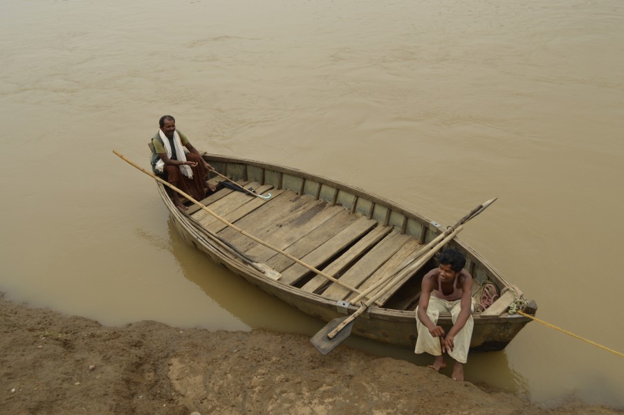 Bateliers sur la rivière Son, Umaria district, MP, Inde