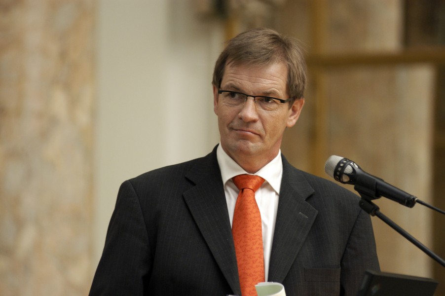 Bendt Bendtsen, okonomi- og erhvervsminister Danmark talar vid konferencen, Global outsourcing - Nordic insourcing (1)