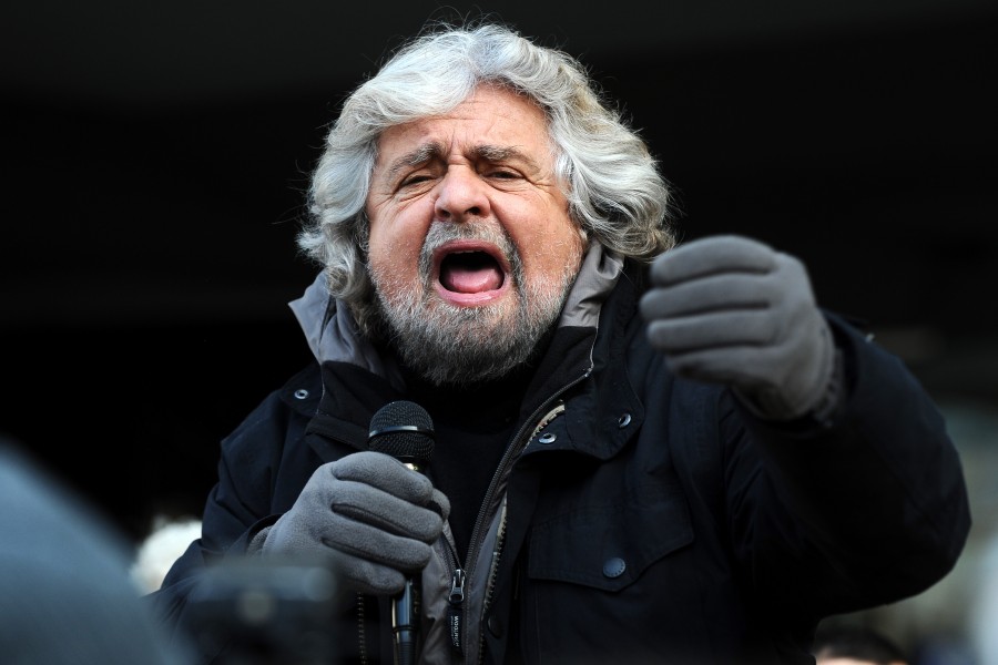 Beppe Grillo - Trento 2012 02