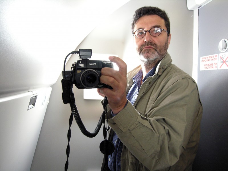 Camilo José Vergara on Lufthansa flight, May 2005