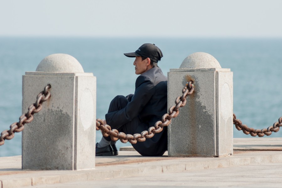 Dalian Liaoning China An-elderly-Chinese-at-Xinghai-Bay-01