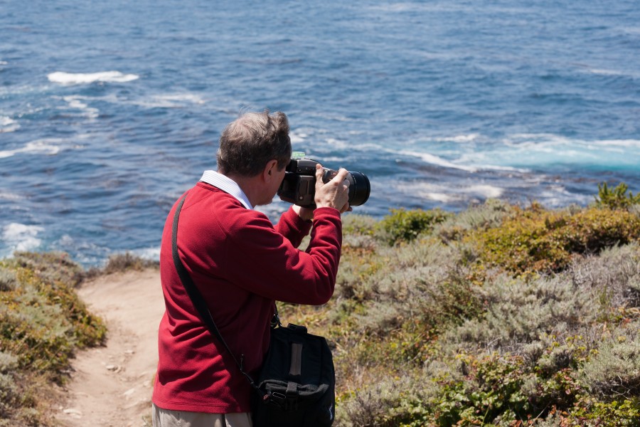 Douglas Osheroff photographing along CA-1 May 2011 001