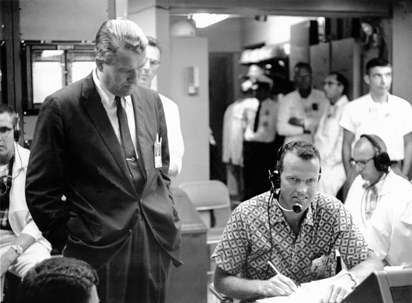 Dr. Wernher von Braun and Astronaut Cooper - GPN-2000-000038