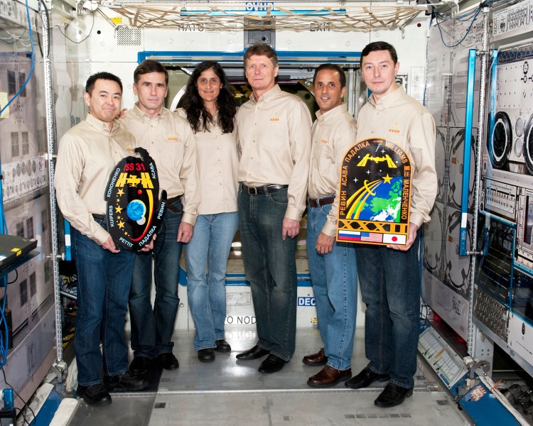 Expedition 32 crew photo