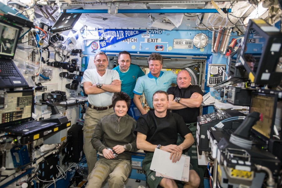Expedition 43 crewmembers in the Destiny lab