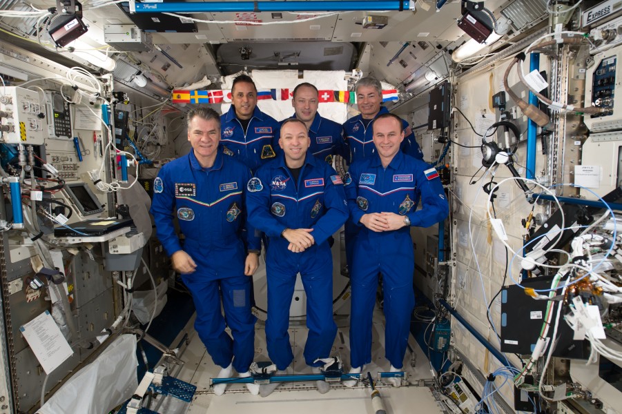 Expedition 53 inflight crew portrait in the Kibo lab (2)