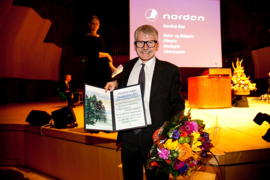 Forfattaren Gyrdir Eliasson mottar Nordiska Radets litteraturprispris vid Nordiska Radets session 2011 i Kopenhamn (2)