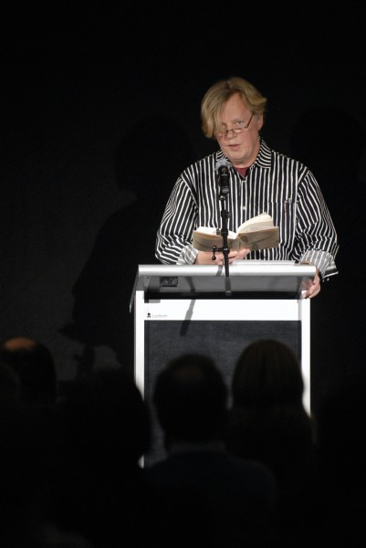 Fredrik Lang, nominerad till Nordiska radets litteratur pris 2006, laser ur sin bok pa Mordatlantens brygge i Kopenhamn