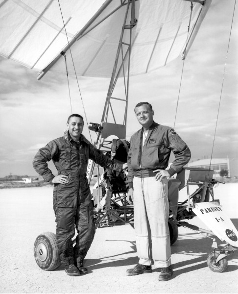 Gus Grissom & Milt Thompson With Paresev - GPN-2000-000116