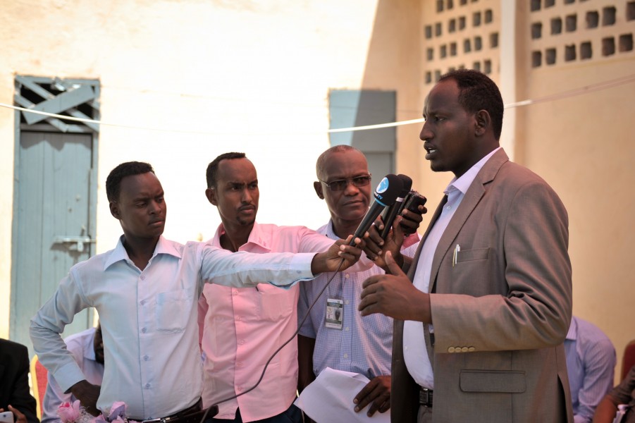 Hamarjajab District Commisioner, Ahmed Osman, gives a speech at a handover ceremony for a well donated by the African Union Mission in Somalia to a local community in the country's capital on June 6. (14165028700)