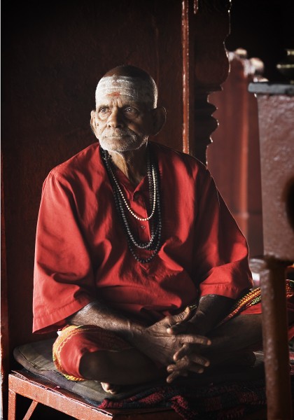 India - Varanasi priest - 2394
