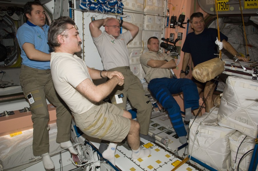 ISS-26 crew watch Discovery's launch