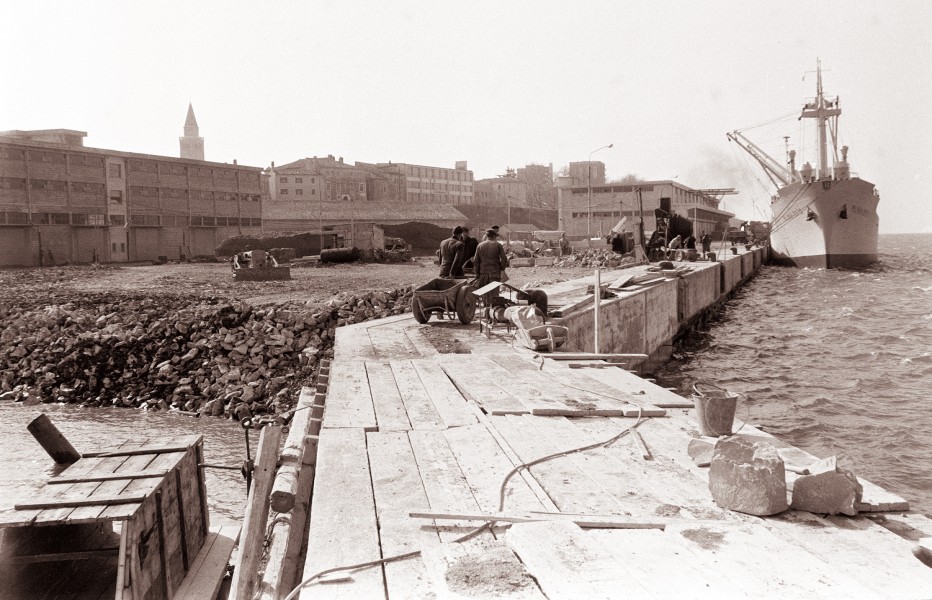 Izraelska ladja Palmah v koprskem pristanišču 1962 (2)