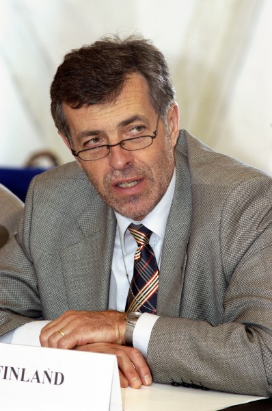 Jan-Erik Enestam, samarbetsminister och miljominister Finland