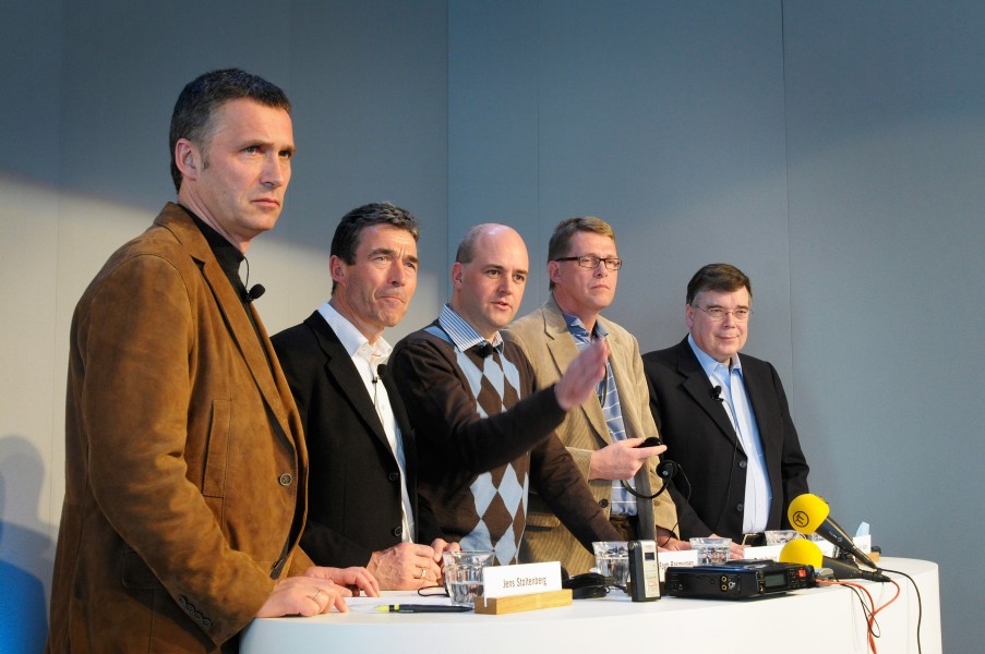 Jens Stoltenberg Anders Fogh Rasmussen Fredrik Reinfeldt Matti Vanhanen och Geir H. Haarde haller presskonferens efter globaliseringsmotet i Riksgransen 2008-04-09