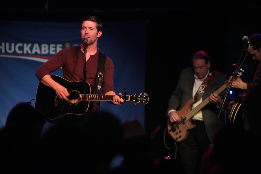 Josh Turner & Mike Huckabee (24012729453)