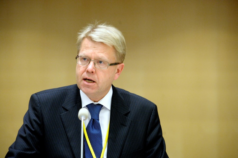 Jyri Hakamies, forsvarsminister Finland, talar under Nordiska radets session i Stockholm 2009