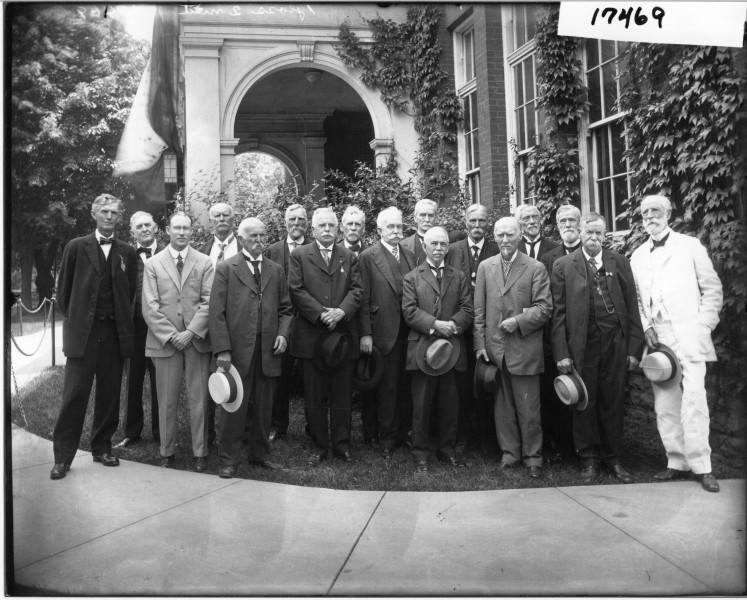 Miami University alumni group 1918 (3191659124)