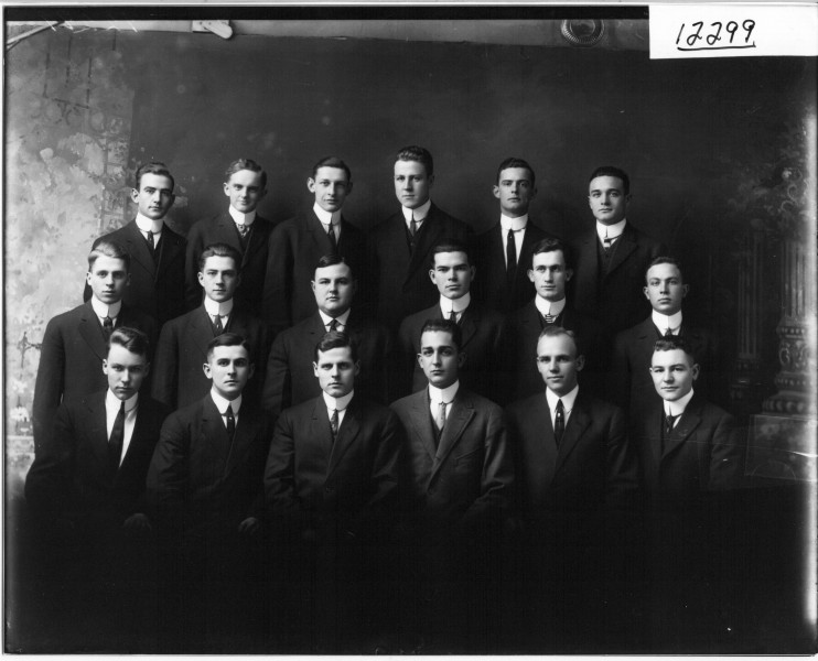 Miami University Beta Theta Pi chapter in 1913 (3191683504)