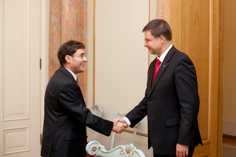 Ministru prezidents Valdis Dombrovskis tiekas ar Austrijas ārkārtējo un pilnvaroto vēstnieku Latvijā Dr. Štefanu Pēringeru 12.10.2011. (6236472547)