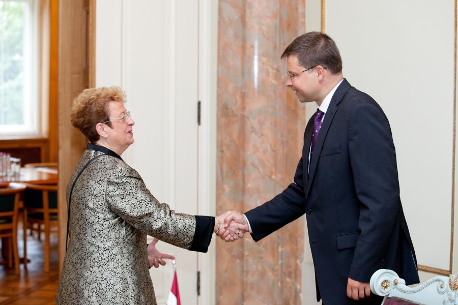 Ministru prezidents Valdis Dombrovskis tiekas ar Vācijas vēstnieci Latvijā Andreu Viktorīnu (7836391898)