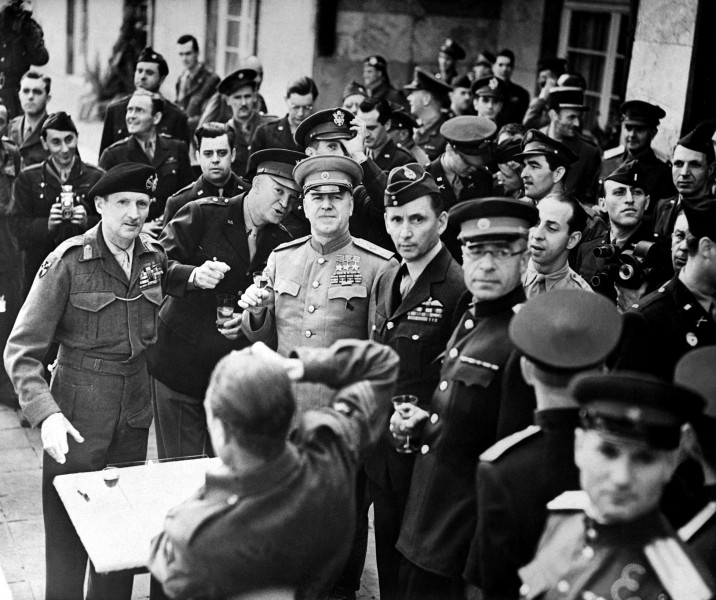 Montgomery receives Order of Victory HD-SN-99-02756