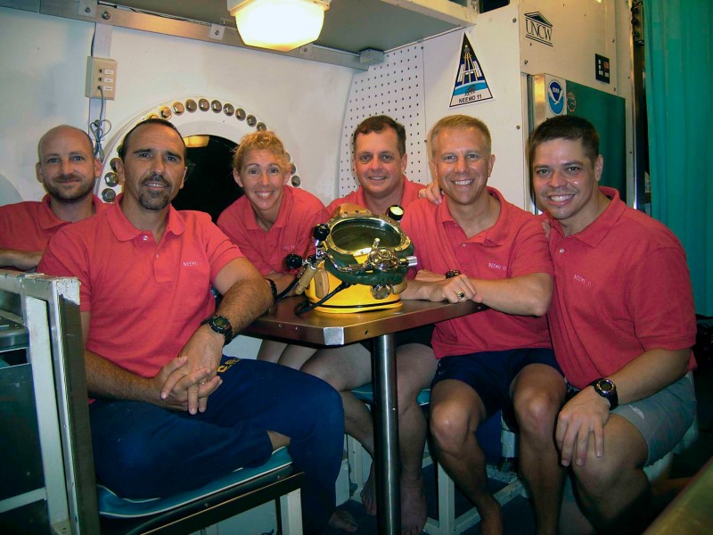 NEEMO 11 crew with hab techs