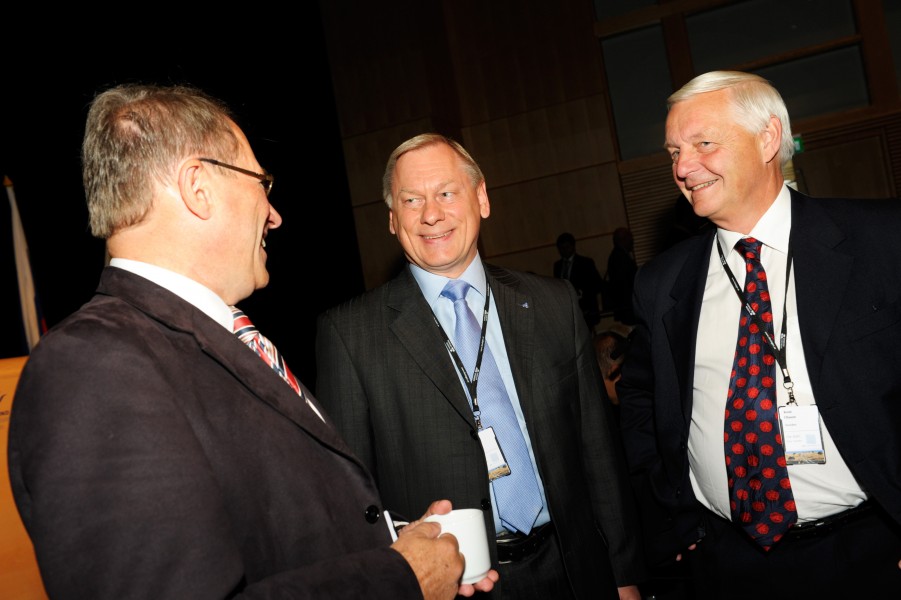 Per Westerberg (Riksdagens talman), Trivimi Velliste (parlamentariker Estland) och Kent Olsson (medlem av BSPC standing committee) talar innan opnandet av BSPC-s mote i Visby 2008-09-01