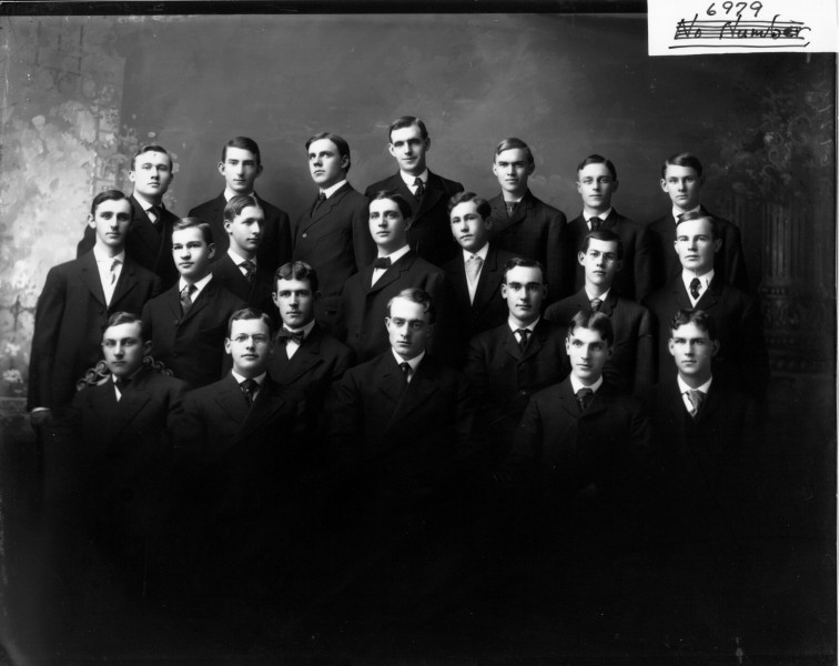 Phi Delta Theta group portrait 1905 (3192316296)