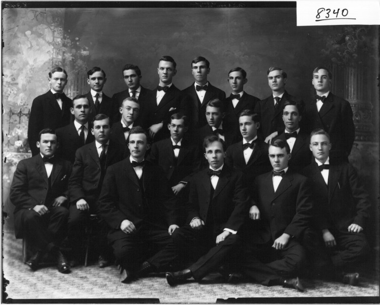 Phi Delta Theta group portrait 1908 (3191721349)
