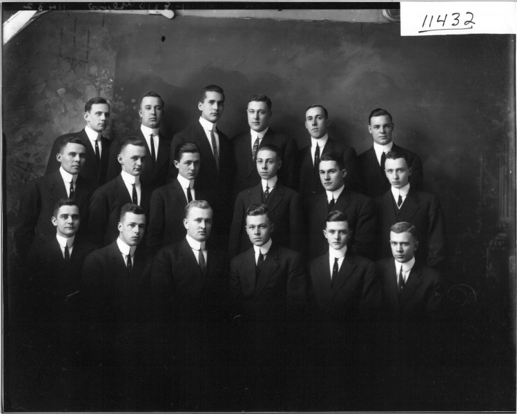 Phi Delta Theta group portrait 1912 (3190616653)