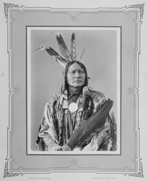 Photograph of Sioux Indian Running Antelope-Tan-To-Ha-Eah-Ka - NARA - 519008