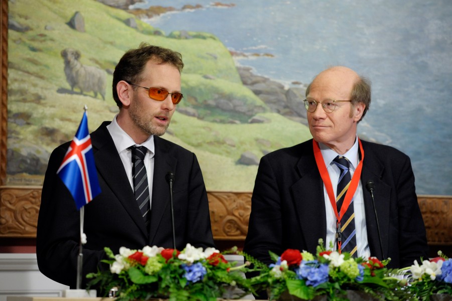 Pressmotet pa Nordiska radets temasession i Reykjavik. Helgi Hjorvar, Kimmo Sassi