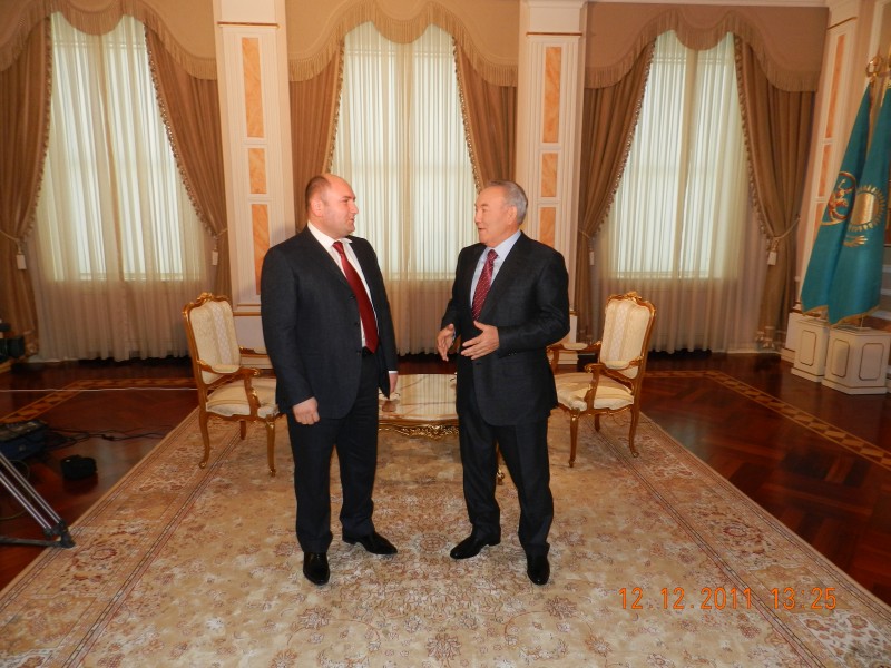 Qazaxstan Prezidenti Nursultan Nazarbayevlə müsahibədən sonra